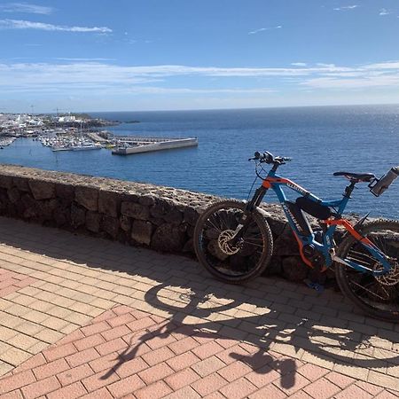Private Apartment With Mountain And Sea Views, La Asomada, Lanzarote Tias Bagian luar foto