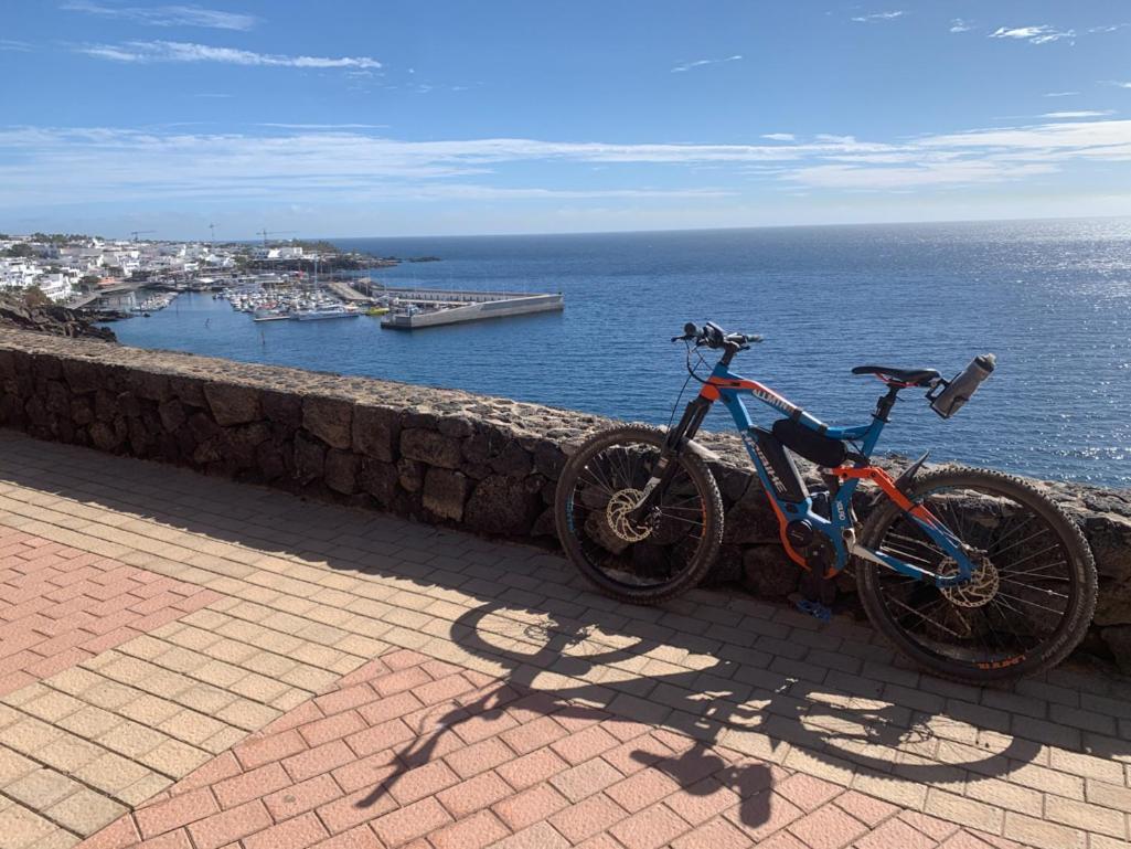Private Apartment With Mountain And Sea Views, La Asomada, Lanzarote Tias Bagian luar foto