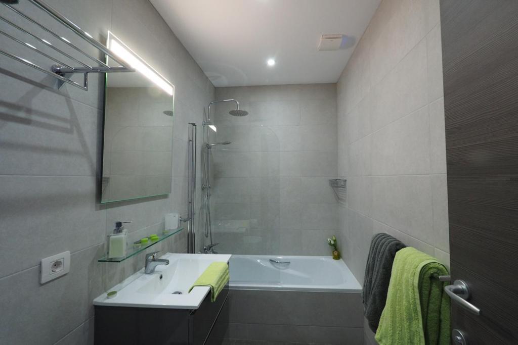 Private Apartment With Mountain And Sea Views, La Asomada, Lanzarote Tias Bagian luar foto