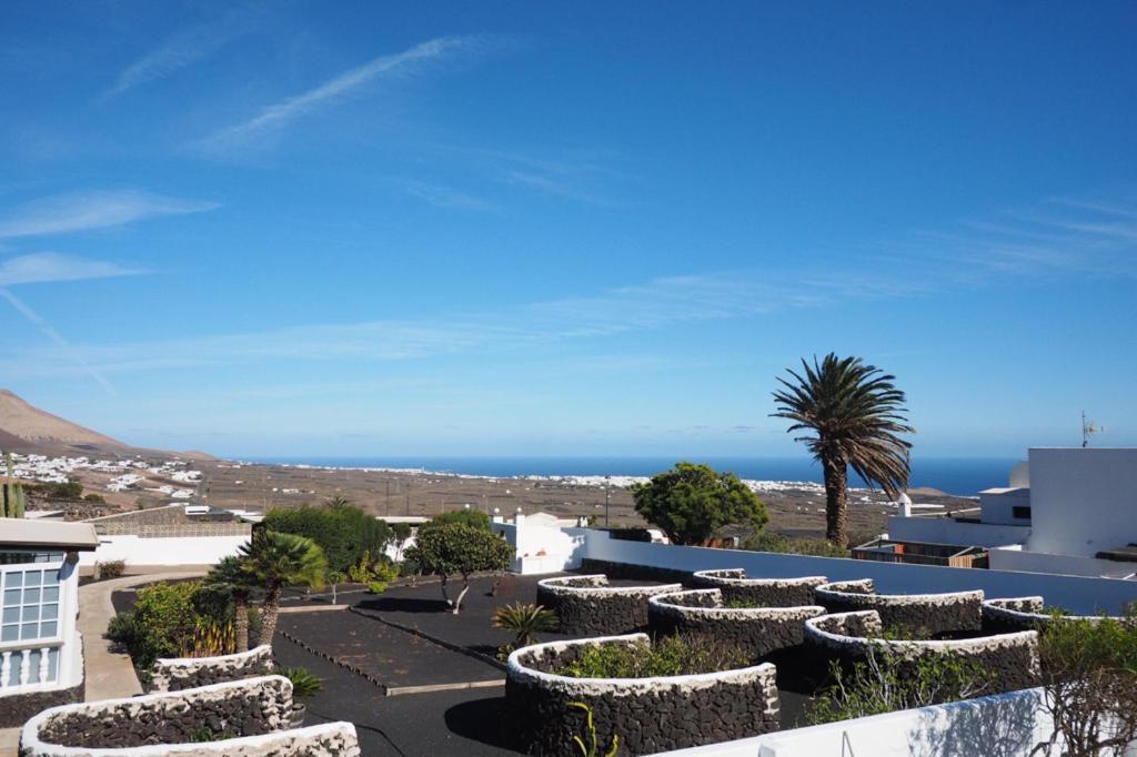 Private Apartment With Mountain And Sea Views, La Asomada, Lanzarote Tias Bagian luar foto