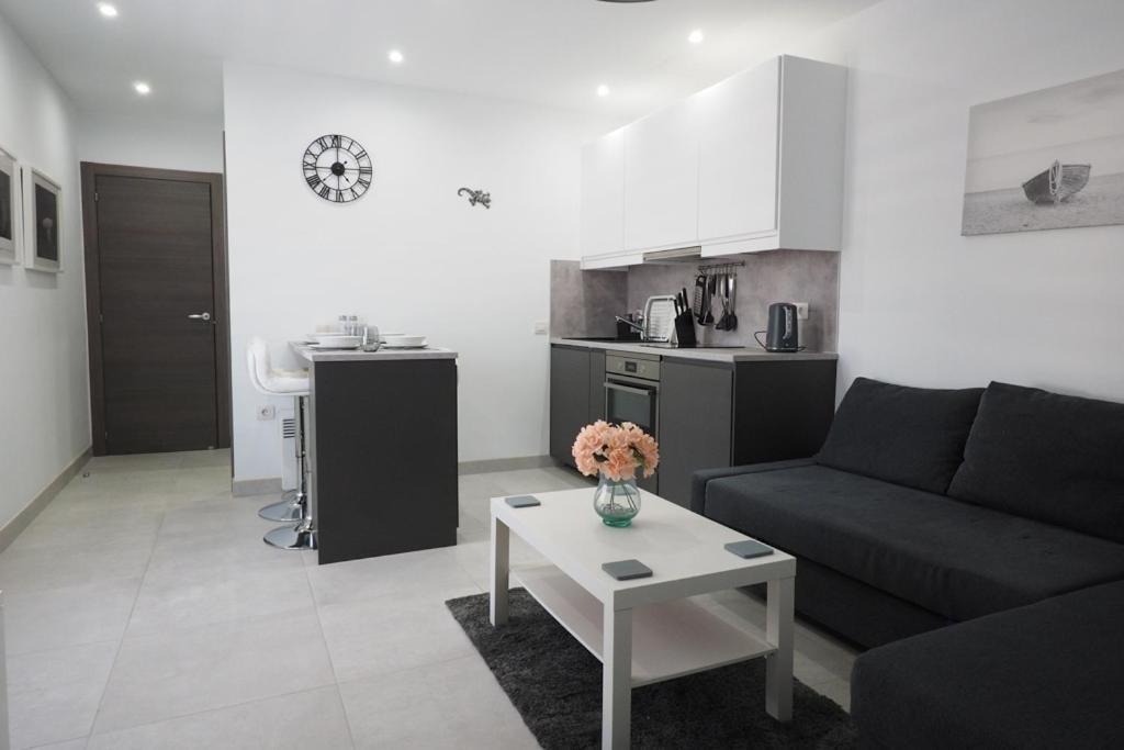 Private Apartment With Mountain And Sea Views, La Asomada, Lanzarote Tias Bagian luar foto