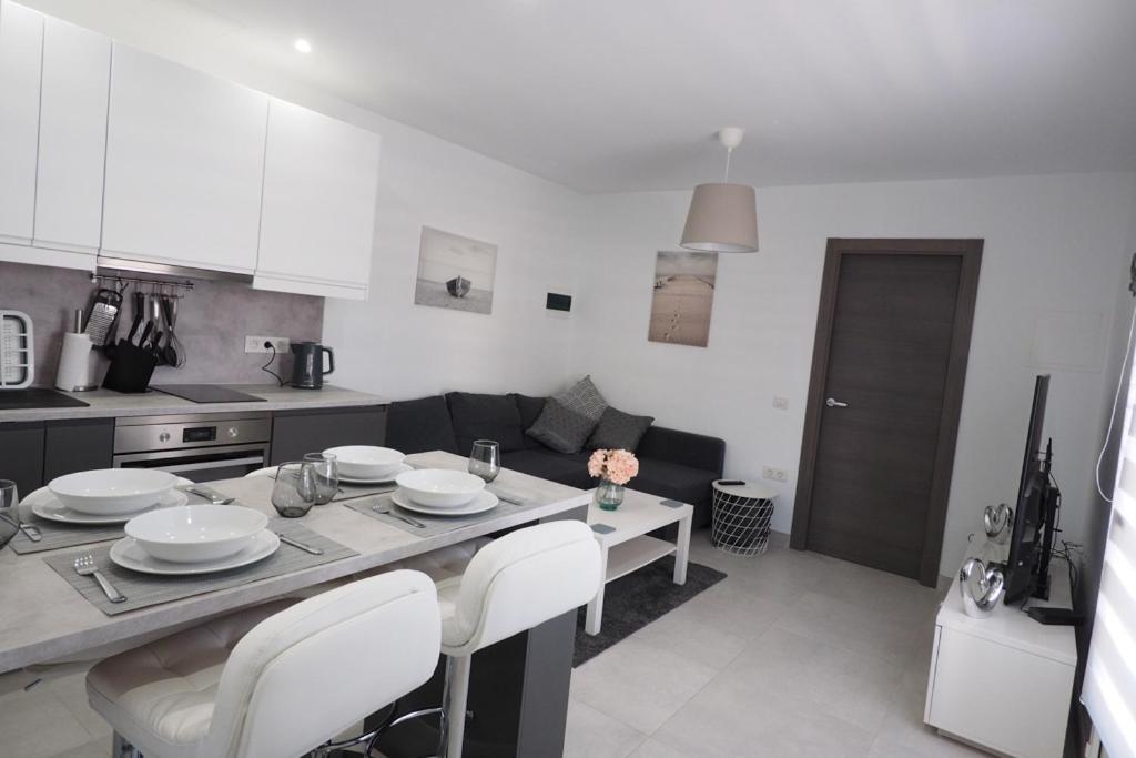 Private Apartment With Mountain And Sea Views, La Asomada, Lanzarote Tias Bagian luar foto