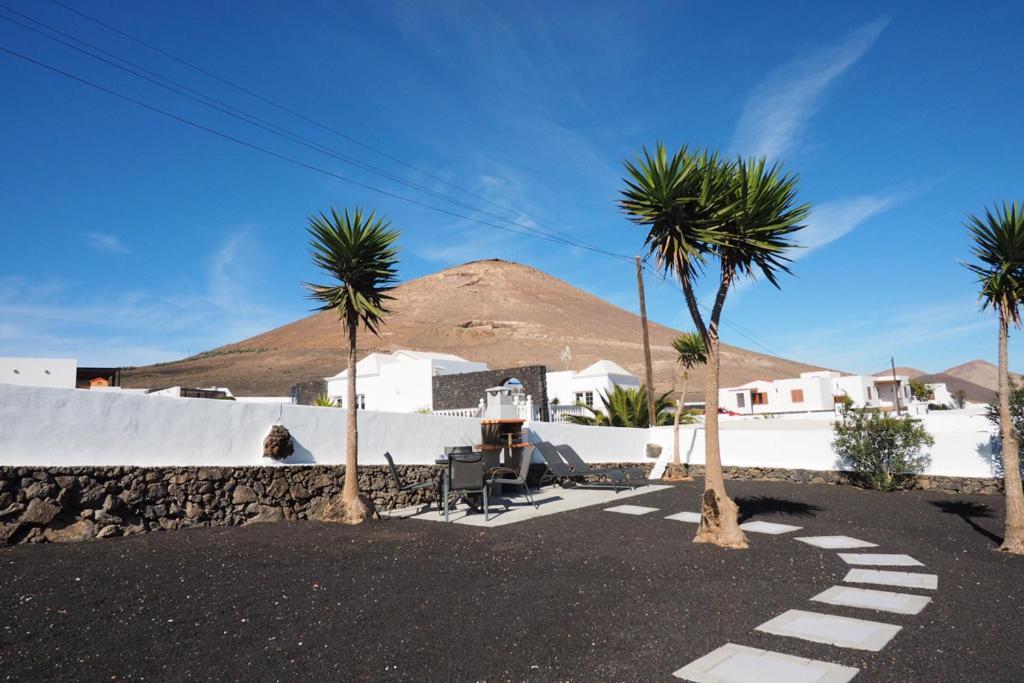 Private Apartment With Mountain And Sea Views, La Asomada, Lanzarote Tias Bagian luar foto